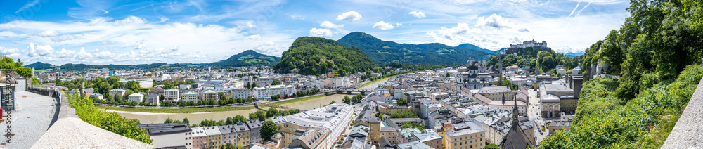 Fototapeta premium panorama view of the city of salzburg austria