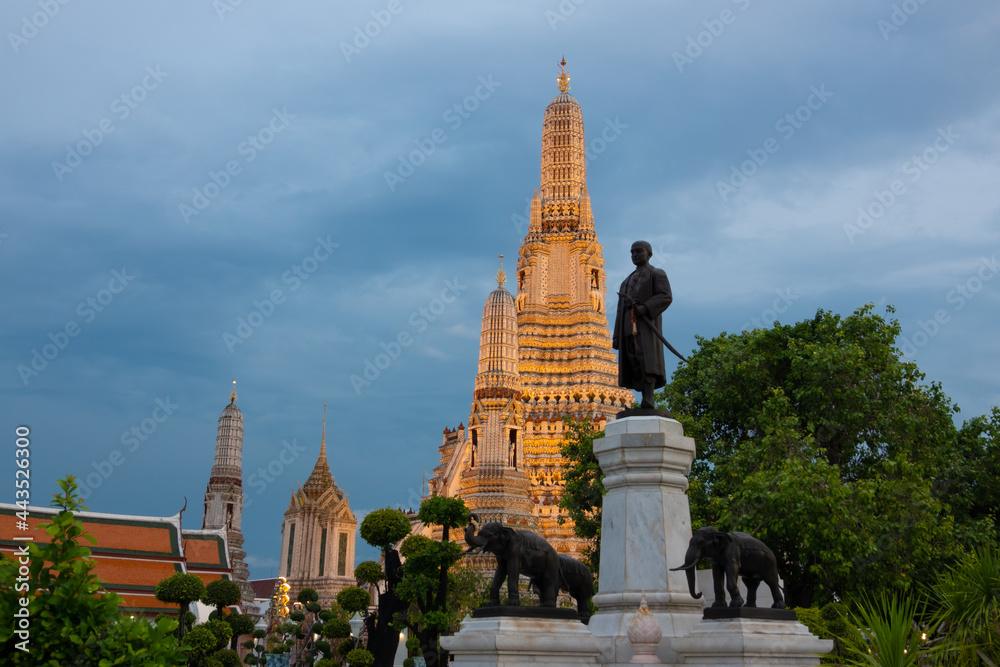 Fototapeta premium Wat Arun Ratchawaram Ratchaworamawihan , Bankok ,Thailand