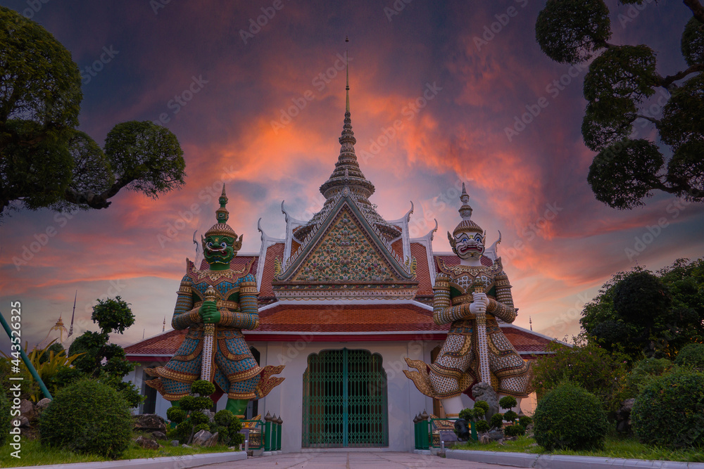 Wat Arun Ratchawaram Ratchaworamawihan , Bankok ,Thailand