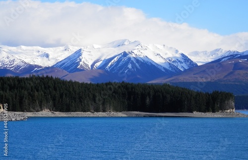 プカキ湖と雪山のある風景(ニュージーランド)