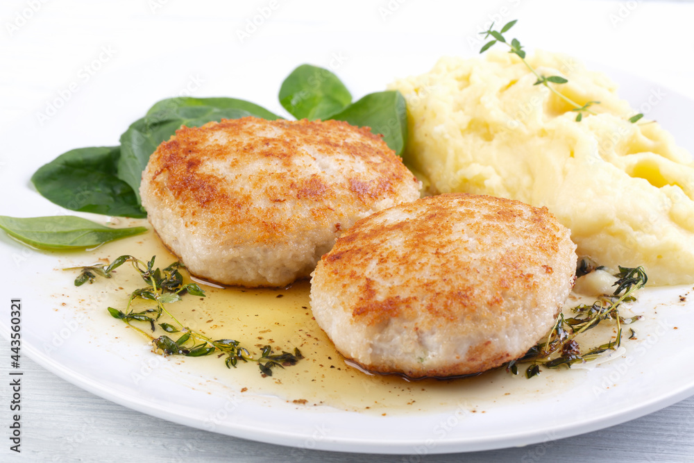 Chicken cutlets, mashed potatoes and spinach Chicken cutlets, mashed potatoes and spinach
