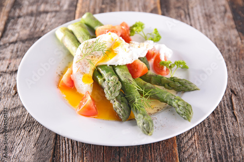 asparagus salad with poached egg