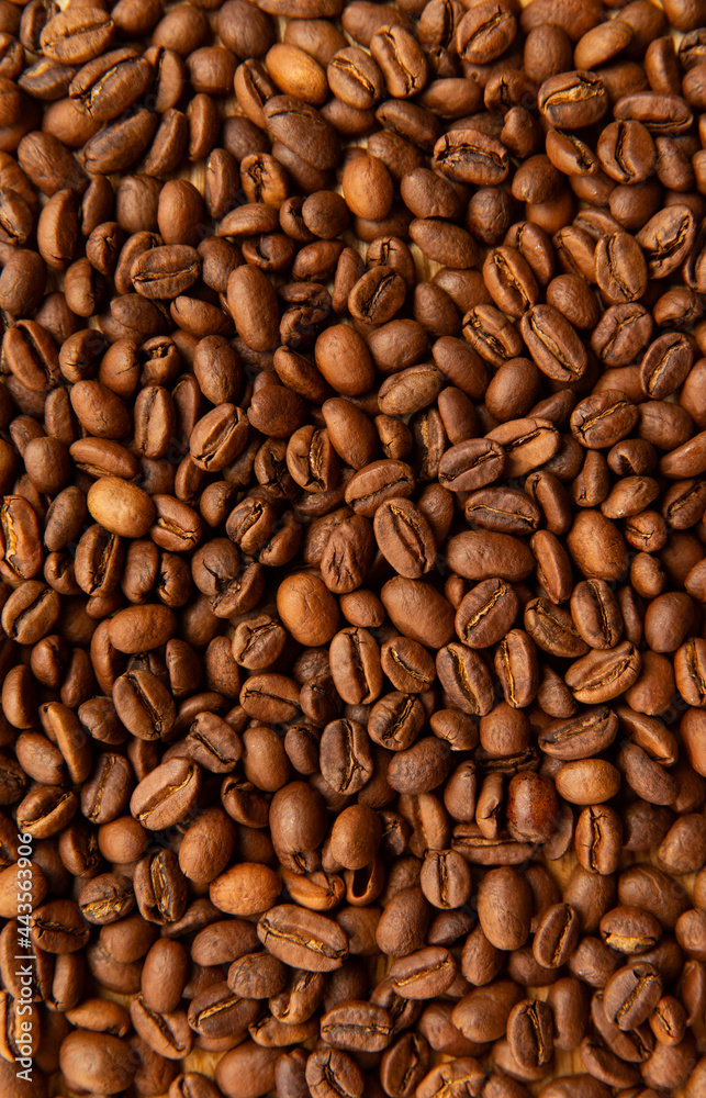 Obraz premium Roasted coffee beans. arabica. Can be used for background.
