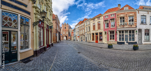 Obraz na płótnie Streetview Lievevrouwestraat and the Gevangenpoort or Lievevrouwepoort at Bergen