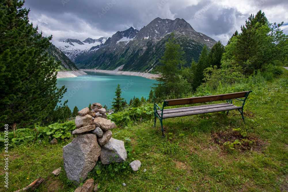 Blick über den Schlegeis Speicher Stausee in Tirol, Österreich