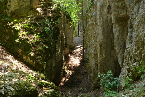 La grotte des nains de Ferrette, mythes et légendes d'Alsace photo