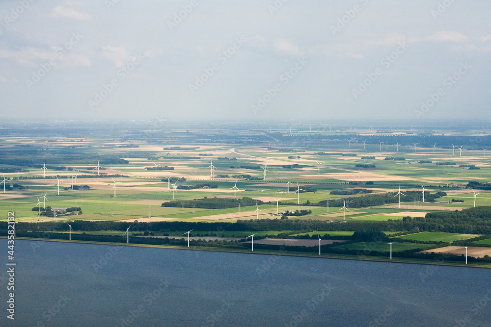 Akkers met windturbines, Farmland with wind turbines