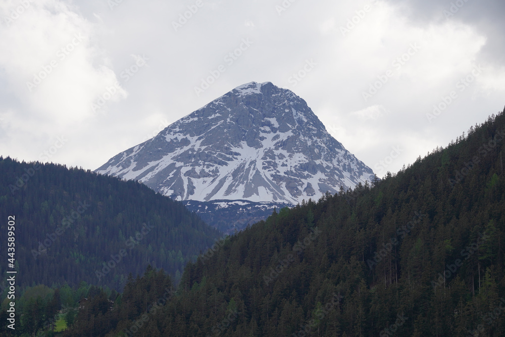 Fototapeta premium Spaziergang in Nauders: Piz Lat 2808m