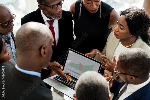 Canvas Print A Group of International Business People Are Having a Discussion with a Laptop