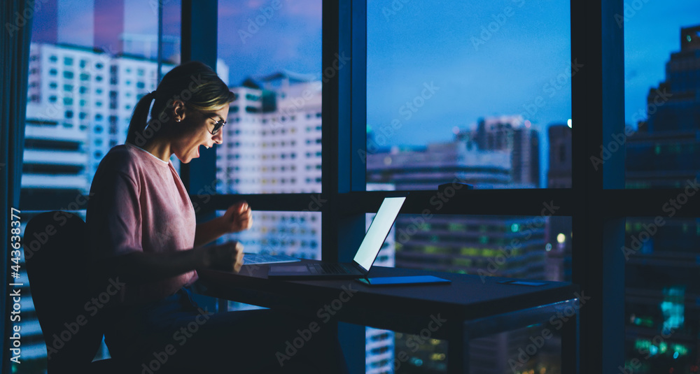 Fototapeta premium Happy shouting woman looking at laptop working on project