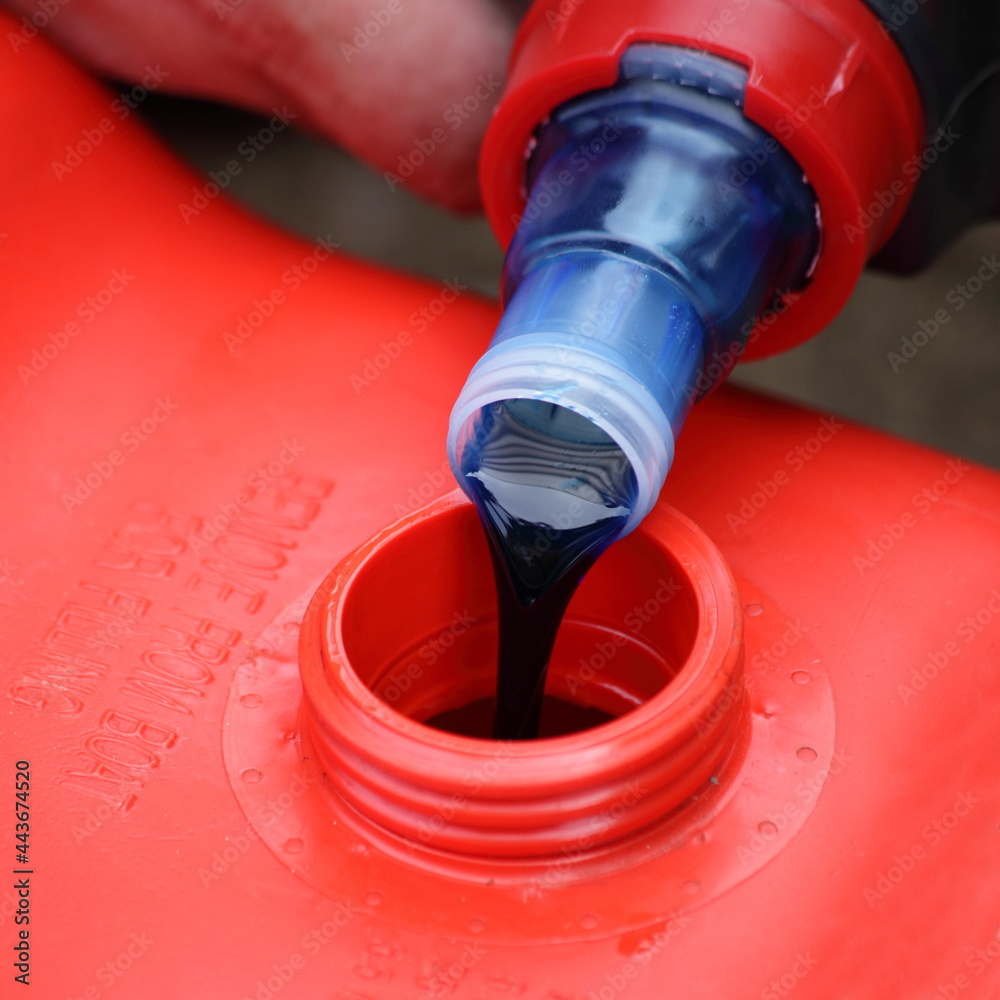 Adding special 2T motor oil for twostroke engines to the gas tank of