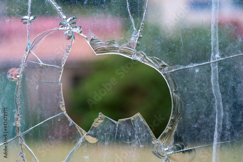 Obraz na płótnie old broken and cracked window