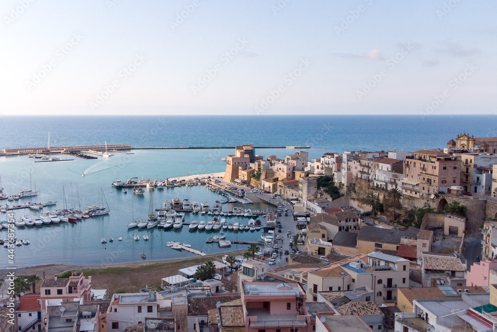 Veduta aerea della Città di Castellammare del Golfo, in Sicilia.
