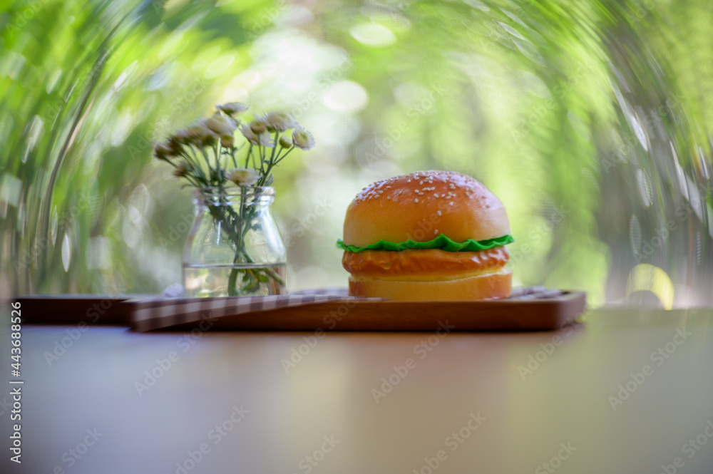 Obraz premium Hamburger with swirling bokeh