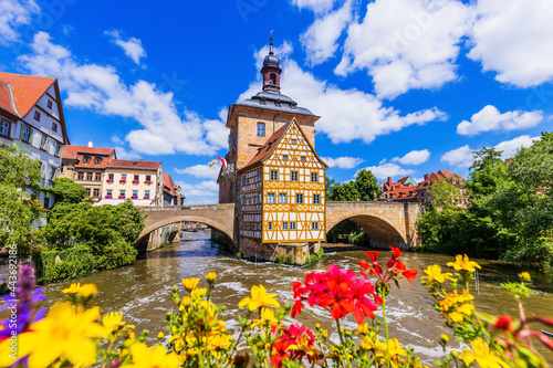 Obraz na płótnie Bamberg, Germany. Town Hall of Bamberg (Altes Rathaus) with two bridges over the Regnitz river. Upper Franconia, Bavaria. w salonie