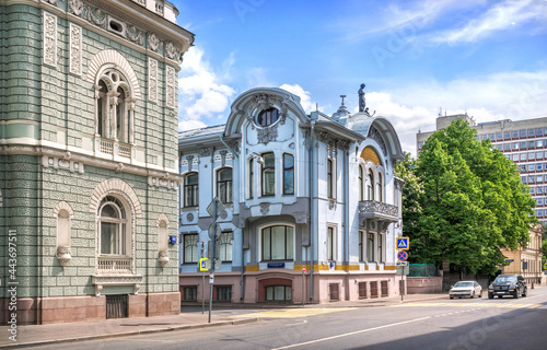 Schlossberg's house and Mindovsky's mansion on Povarskaya street in Moscow. Caption: Skaryatinsky lane photo