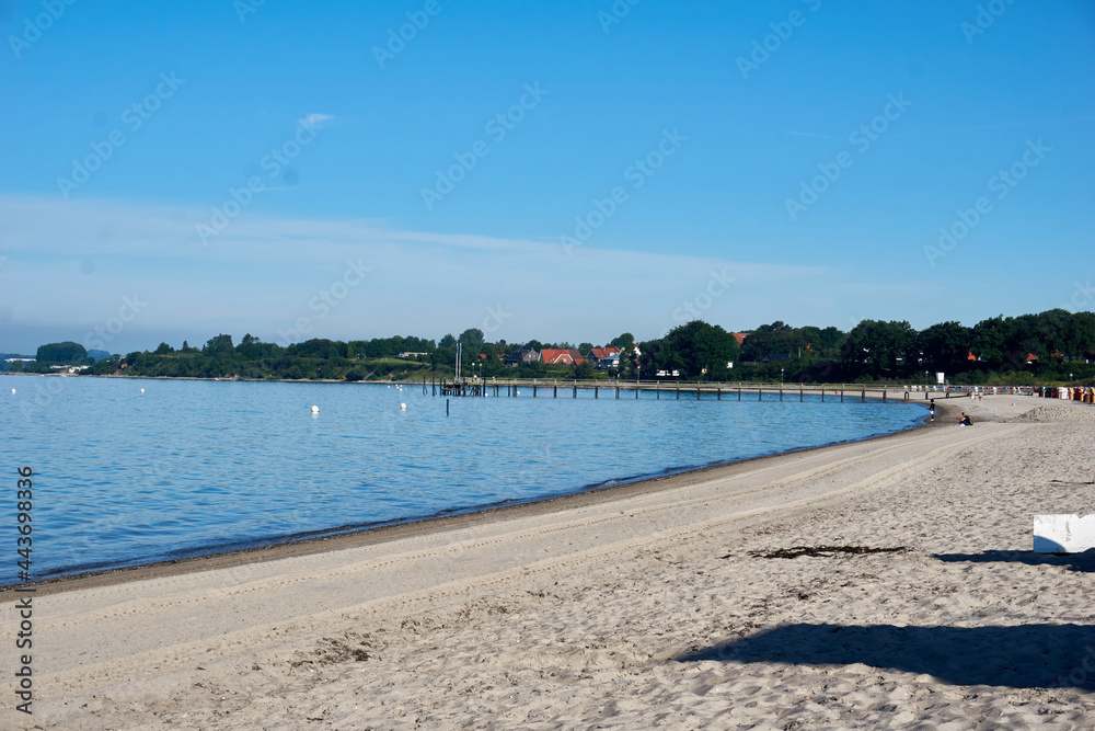 Fototapeta premium sunny day on a sandy beach at the baltic sea
