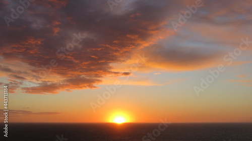 atardecer en puerto pirámides Patagonia argentina © Nina