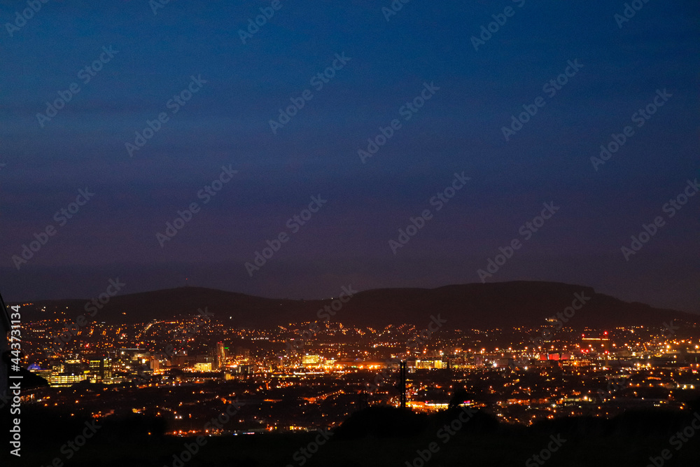 Fototapeta premium city skyline at night