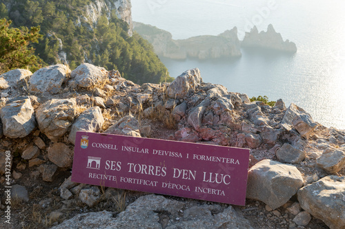 Paisaje mediterraneo en Ibiza al atardecer. Torres del Lluc
