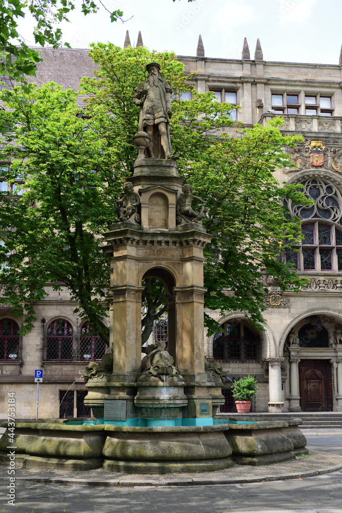 statue Gerard Mercator in duisburg, nrw, deutschland
