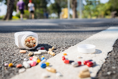 Foto Plastic bottle of medication dropped on the street outdoor,drug scattered on the