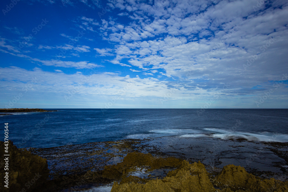 オーストラリア　西オーストラリア州のカナーボン近郊のクオバ・ブローホールの海岸