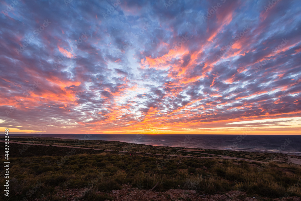 オーストラリア　西オーストラリア州の夕焼けに染まったエクスマウス近郊のライトハウス湾