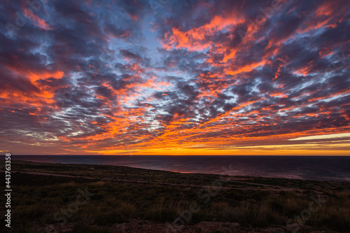オーストラリア 西オーストラリア州の夕焼けに染まったエクスマウス近郊のライトハウス湾