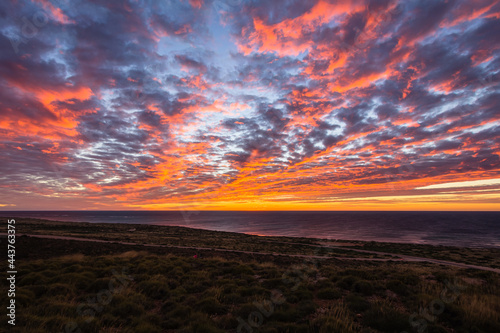 オーストラリア 西オーストラリア州の夕焼けに染まったエクスマウス近郊のライトハウス湾