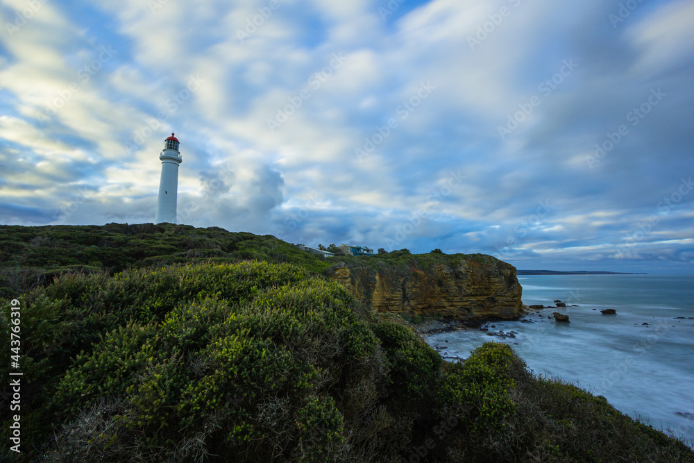 オーストラリア　グレート・オーシャン・ロードのオトウェイ岬灯台と海岸線
