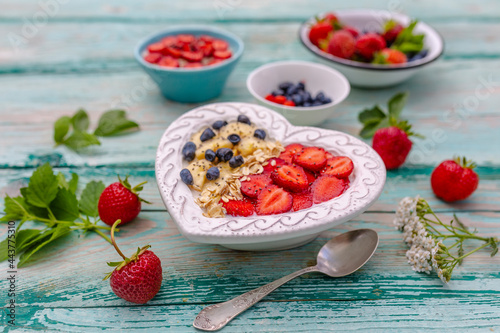 Porridge with fresh fruit. Healthy diet.