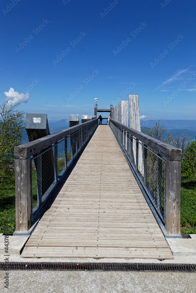 A foot passerelle above the cliffs at Revard summit