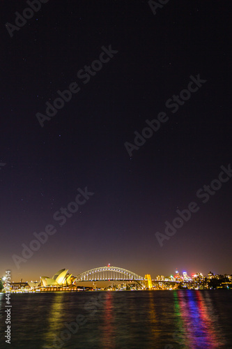 オーストラリア　シドニーのオペラハウスとハーバーブリッジの夜景 photo