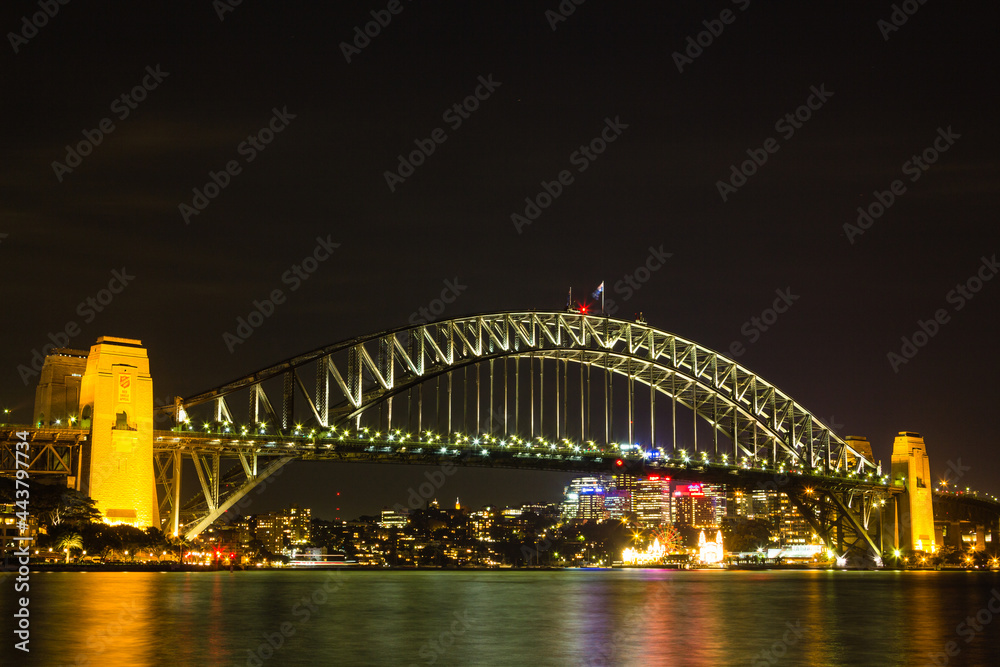 オーストラリア　シドニーのハーバーブリッジの夜景
