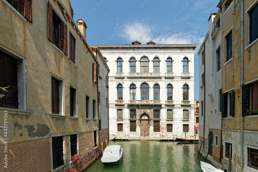 Naklejka premium building and canal of Venice, Italy
