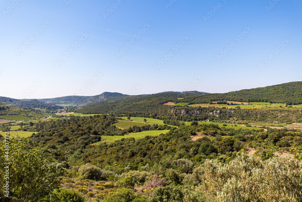 Vue sur le paysage depuis le Pic de Vissou (Occitanie, France)