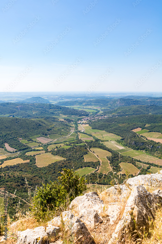Vue sur le paysage depuis le Pic de Vissou (Occitanie, France) Vue sur le paysage depuis le Pic de Vissou (Occitanie, France)