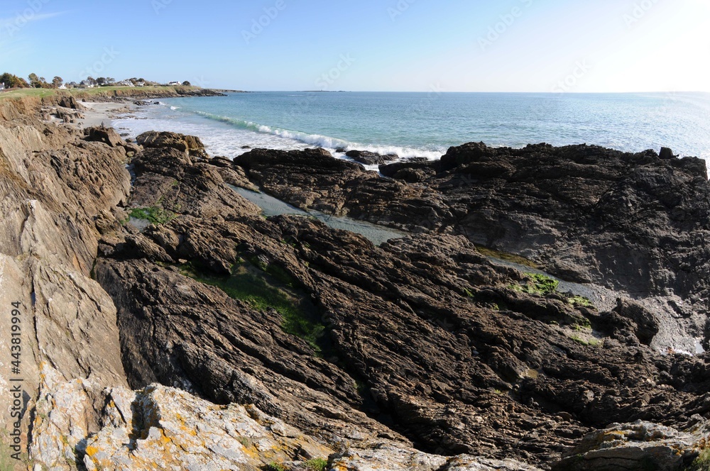 le long de la plage tahiti de raguenez en Finistère Bretagne France	