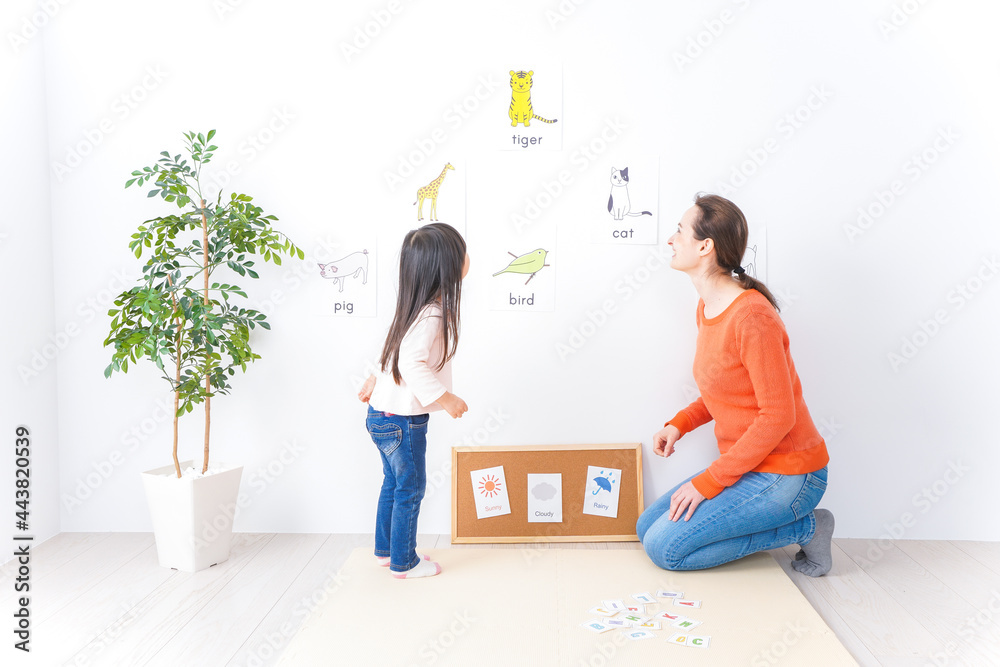 ネイティブと英語を勉強する子供 Stock Photo Adobe Stock