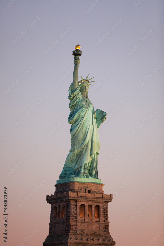 Obraz premium Statue of Liberty - Sunrise