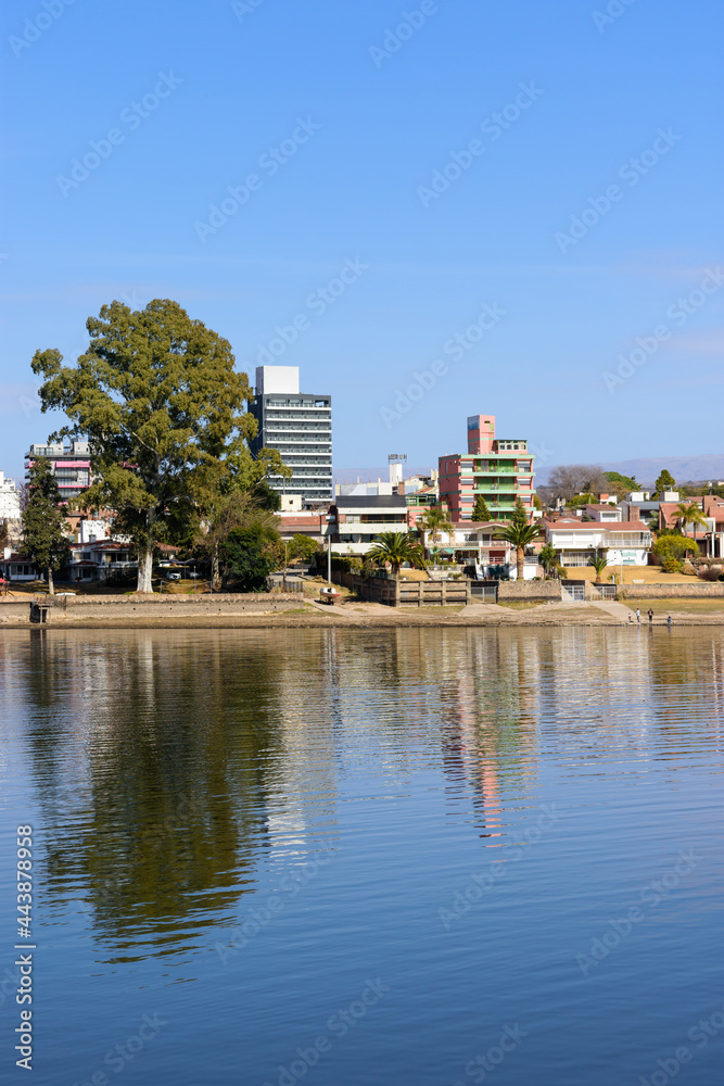 Lago San Roque y ciudad de Villa Carlos Paz