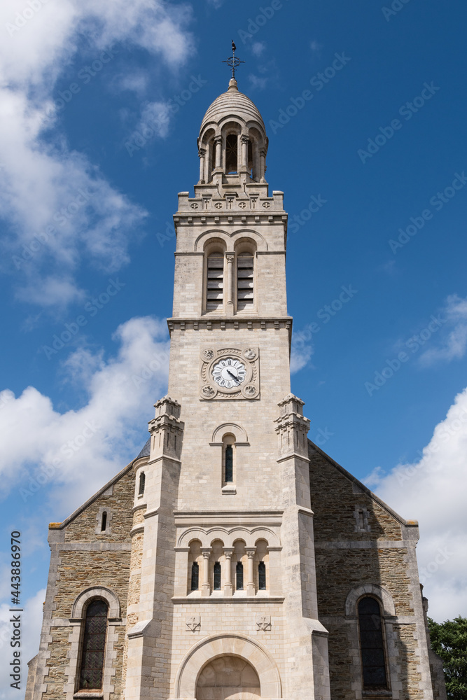 Clocher de l'église Sainte Croix à Saint Gilles Croix de Vie en Vendée	

