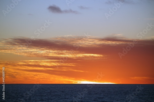 Sonnenaufgang   ber dem Ozean