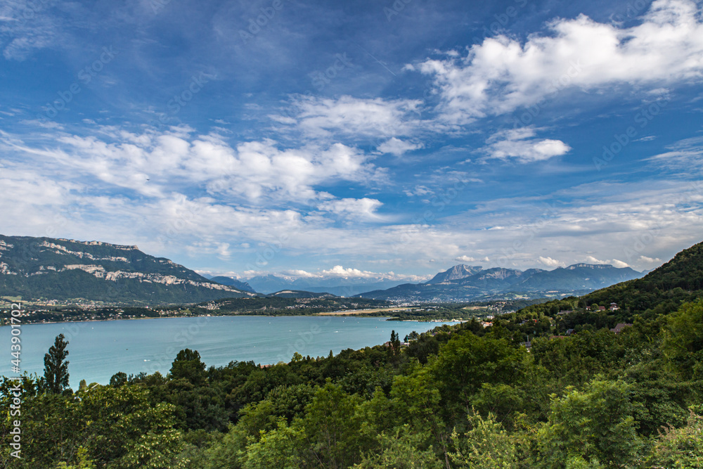 Bourdeau (Savoie, France) - Point de vue sur le lac du Bourget et les alpes depuis le tunnel du Chat Bourdeau (Savoie, France) - Point de vue sur le lac du Bourget et les alpes depuis le tunnel du Chat