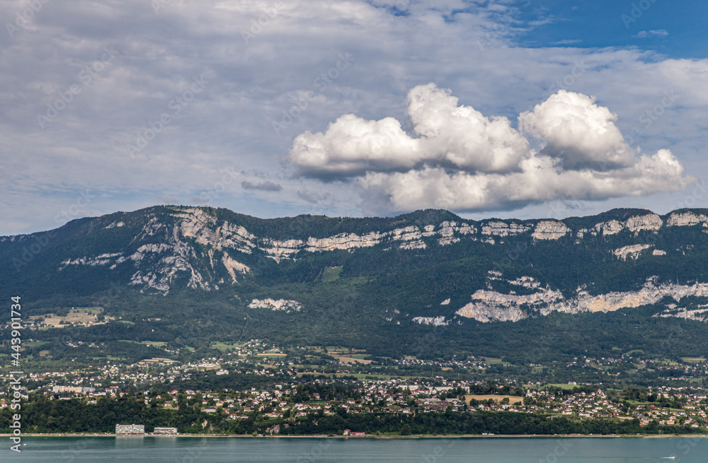 Bourdeau (Savoie, France) - Point de vue sur le lac du Bourget et les alpes depuis le tunnel du Chat Bourdeau (Savoie, France) - Point de vue sur le lac du Bourget et les alpes depuis le tunnel du Chat