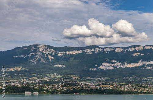 Bourdeau (Savoie, France) - Point de vue sur le lac du Bourget et les alpes depuis le tunnel du Chat