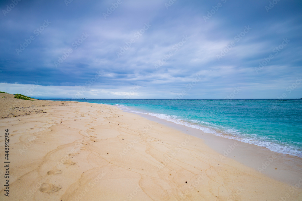 Obraz premium 沖縄 瀬底島の瀬底ビーチの風景