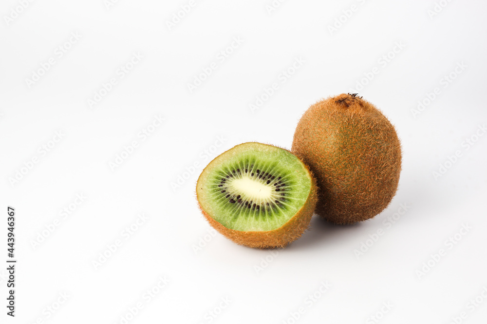 Obraz premium kiwi fruit isolated on white background
