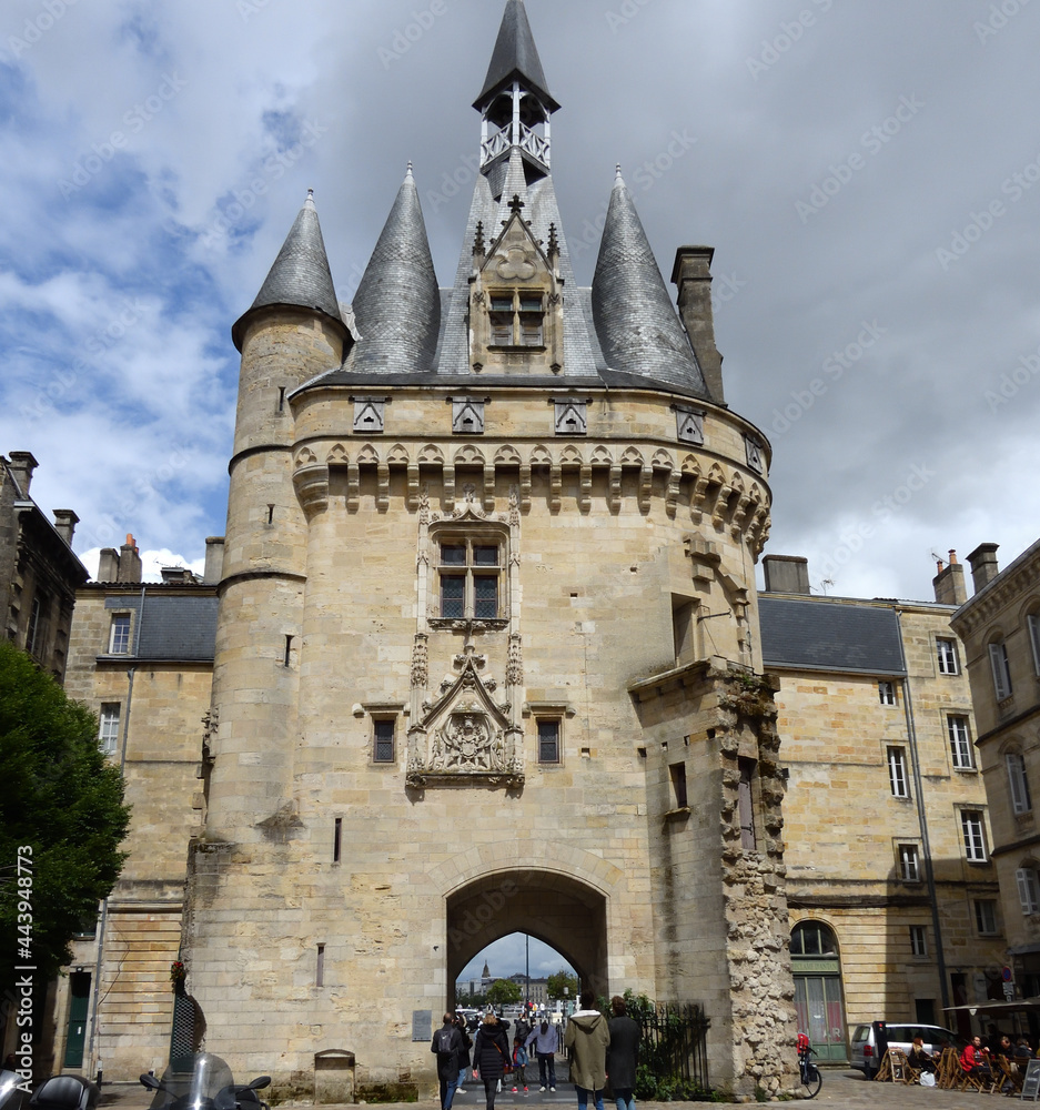 La porte Cailhau Bordeaux